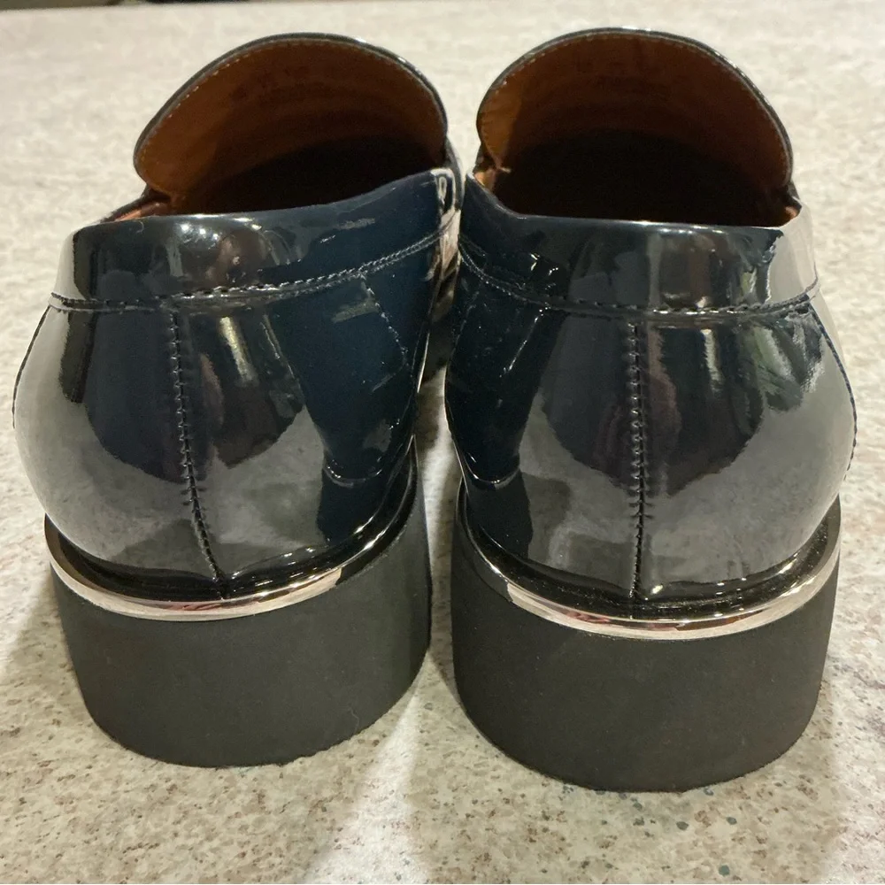 Franco Sarto Carolynn Career Navy Faux Patent Loafer Tassel Accent Preppy SZ 7W